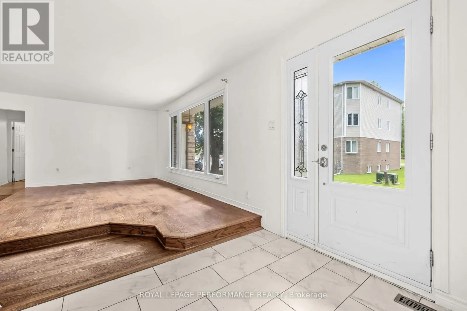 438 VOYAGEUR PLACE