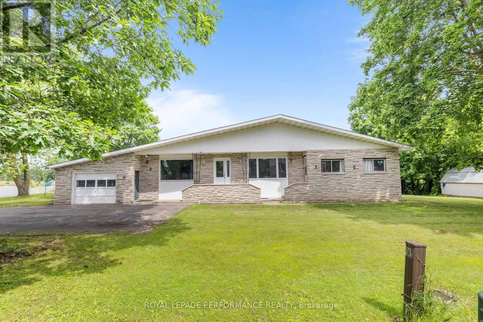 438 VOYAGEUR PLACE