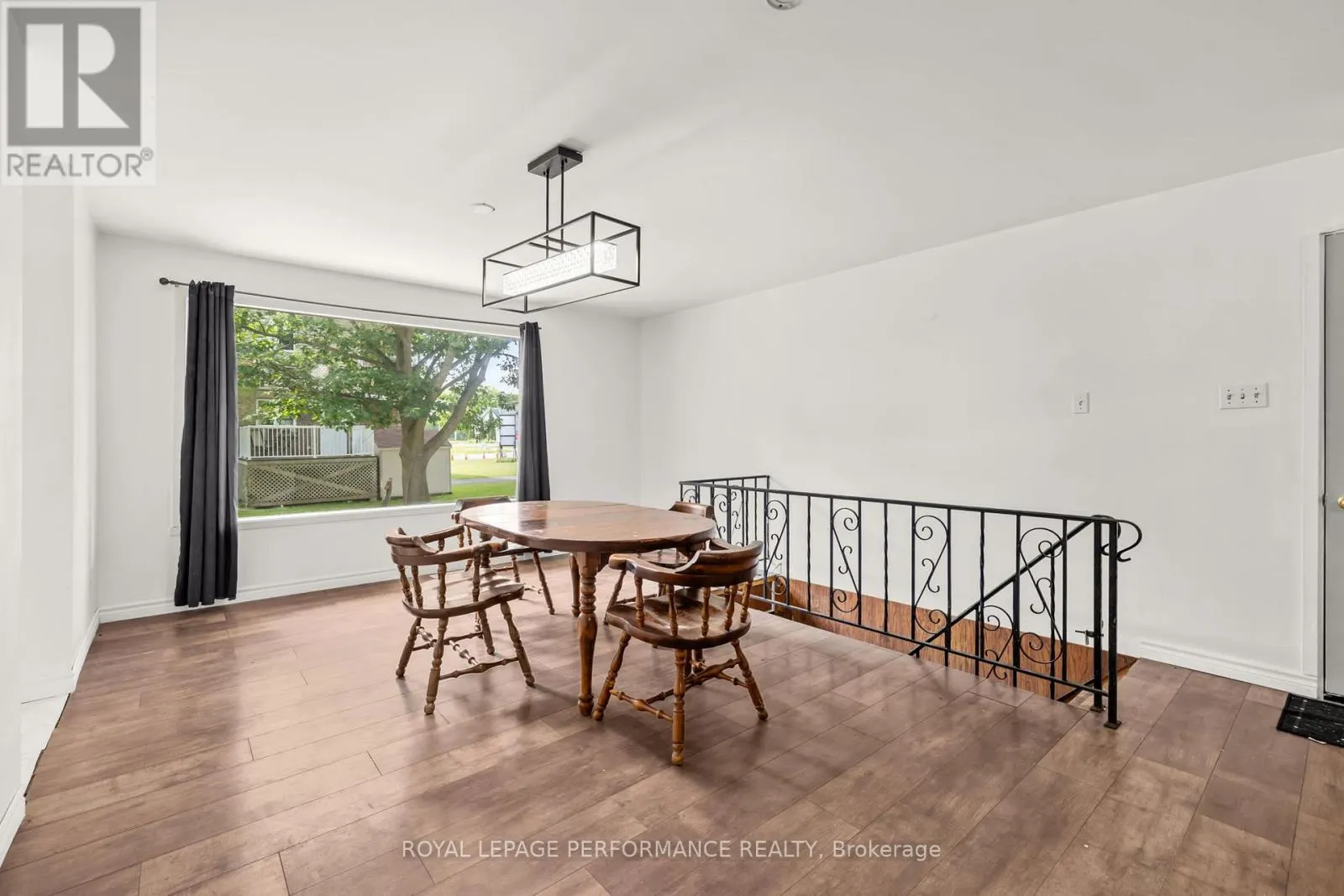 438 VOYAGEUR PLACE