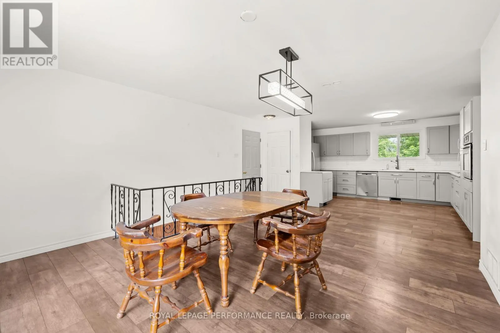 438 VOYAGEUR PLACE