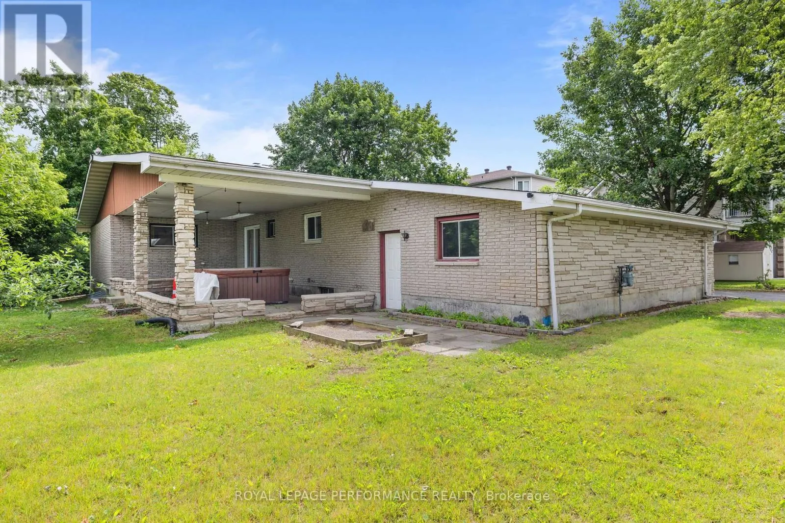 438 VOYAGEUR PLACE