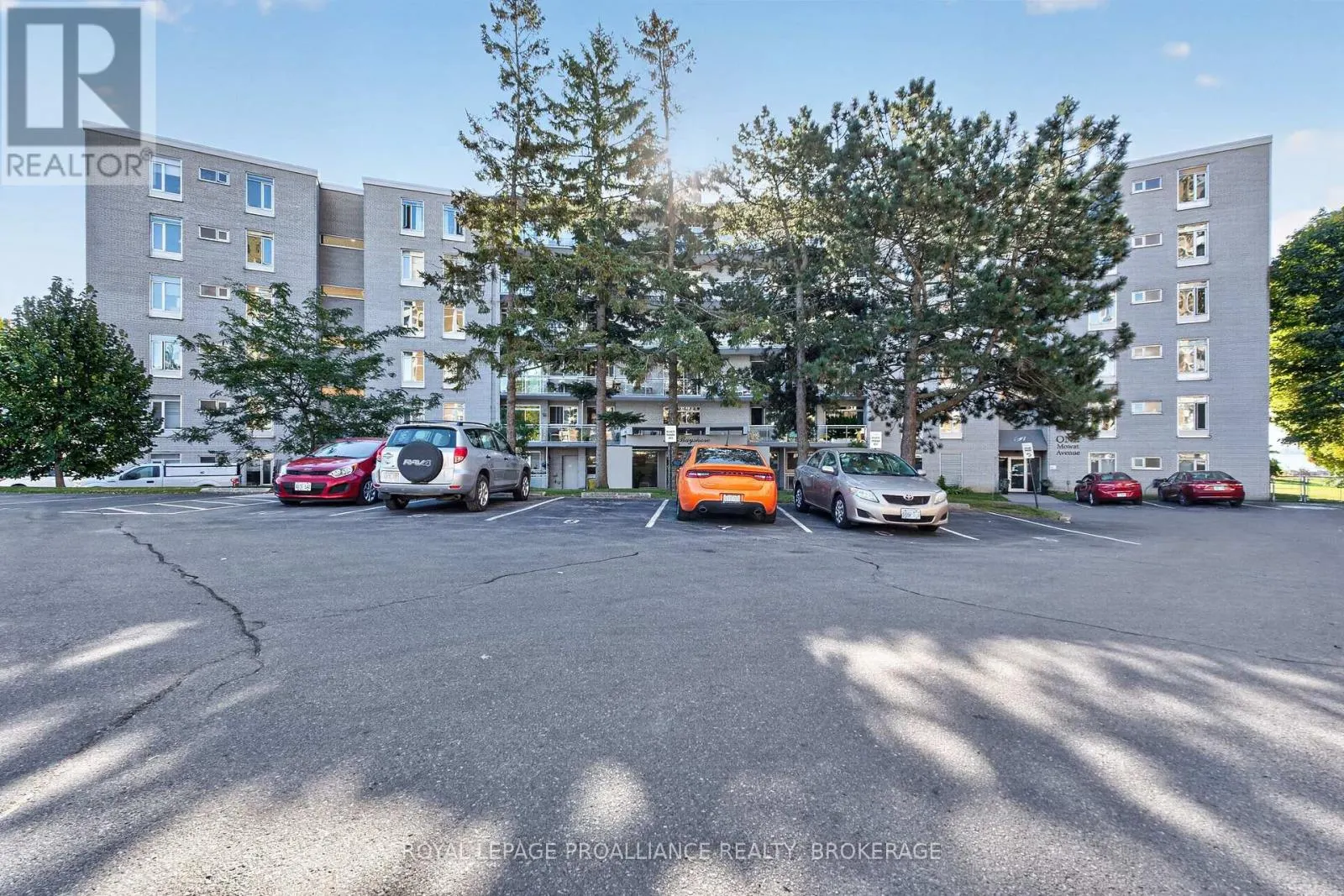 306 - 1 MOWAT AVENUE #306