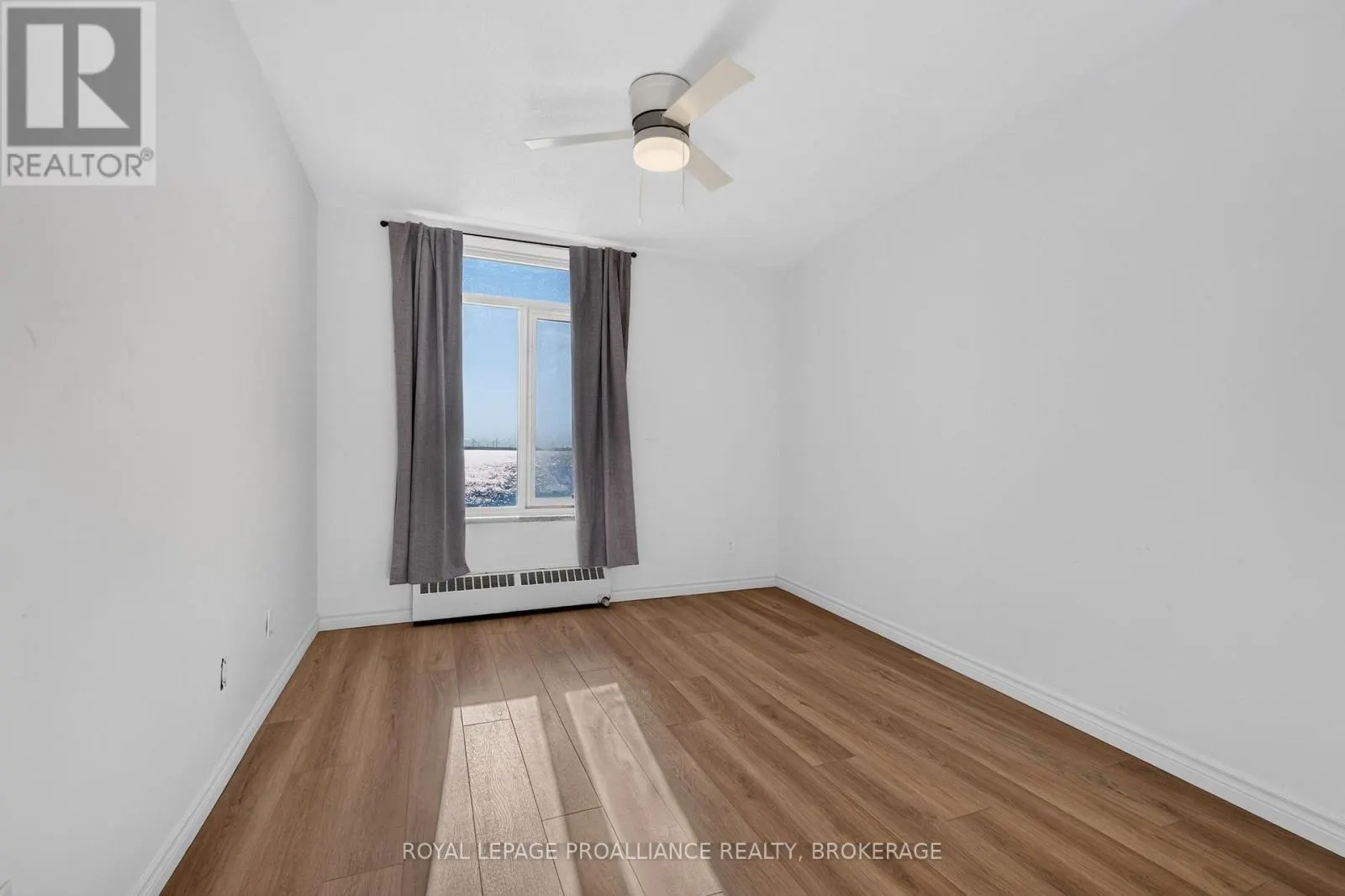306 - 1 MOWAT AVENUE #306