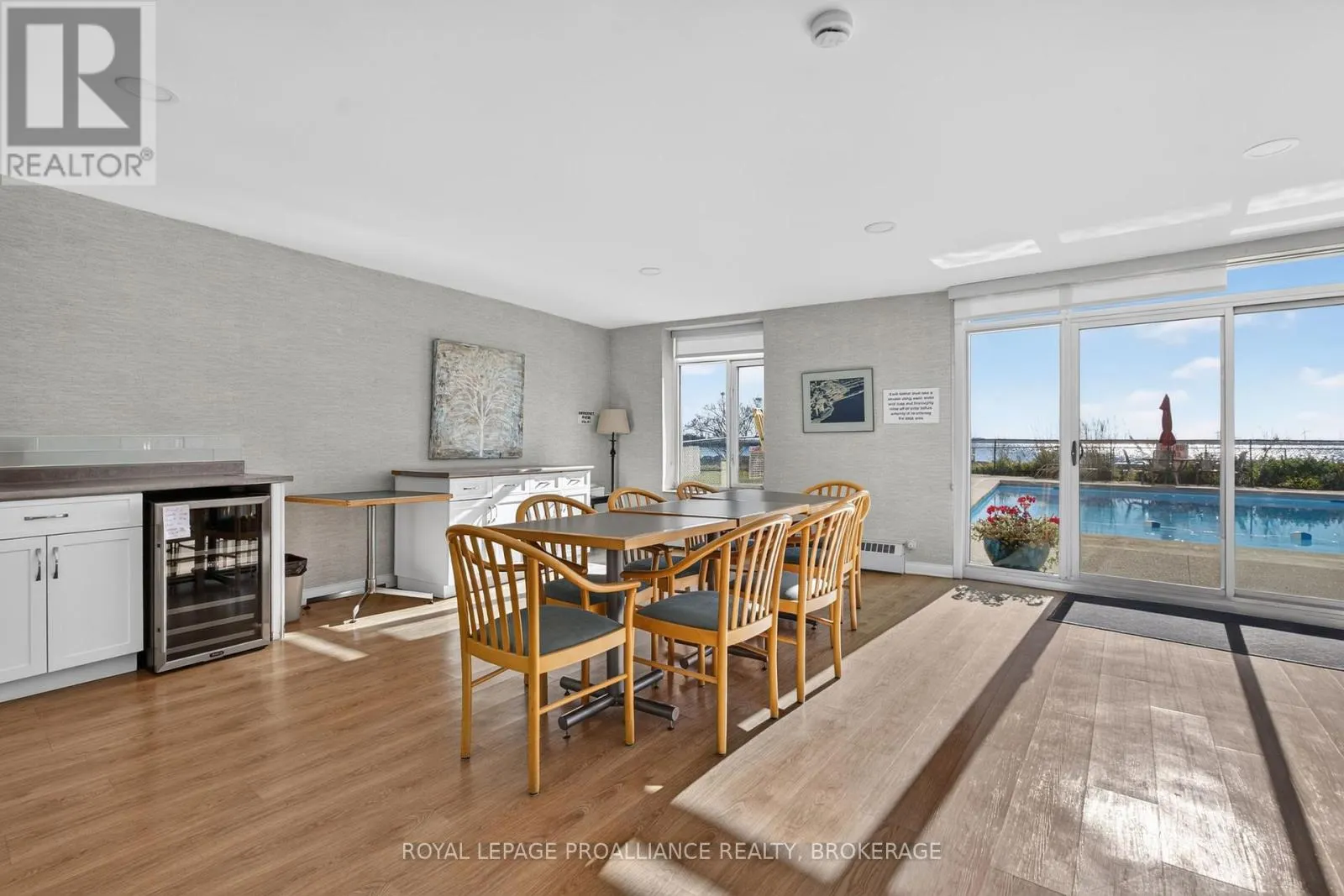 306 - 1 MOWAT AVENUE #306