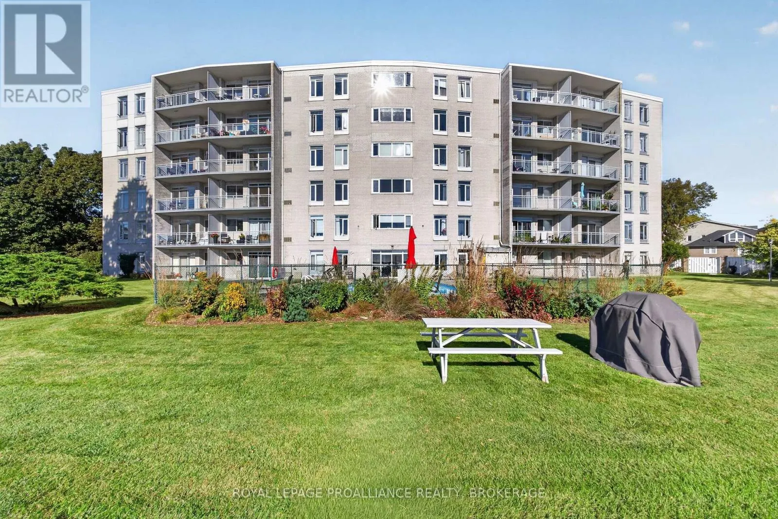 306 - 1 MOWAT AVENUE #306