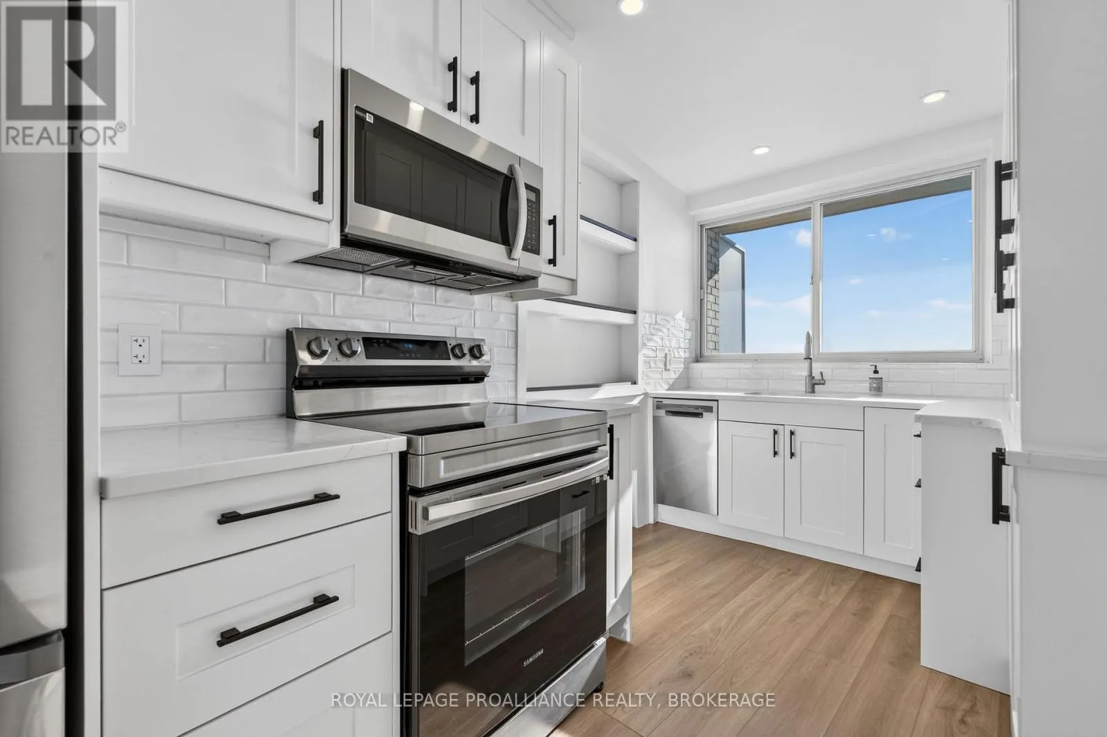 306 - 1 MOWAT AVENUE #306