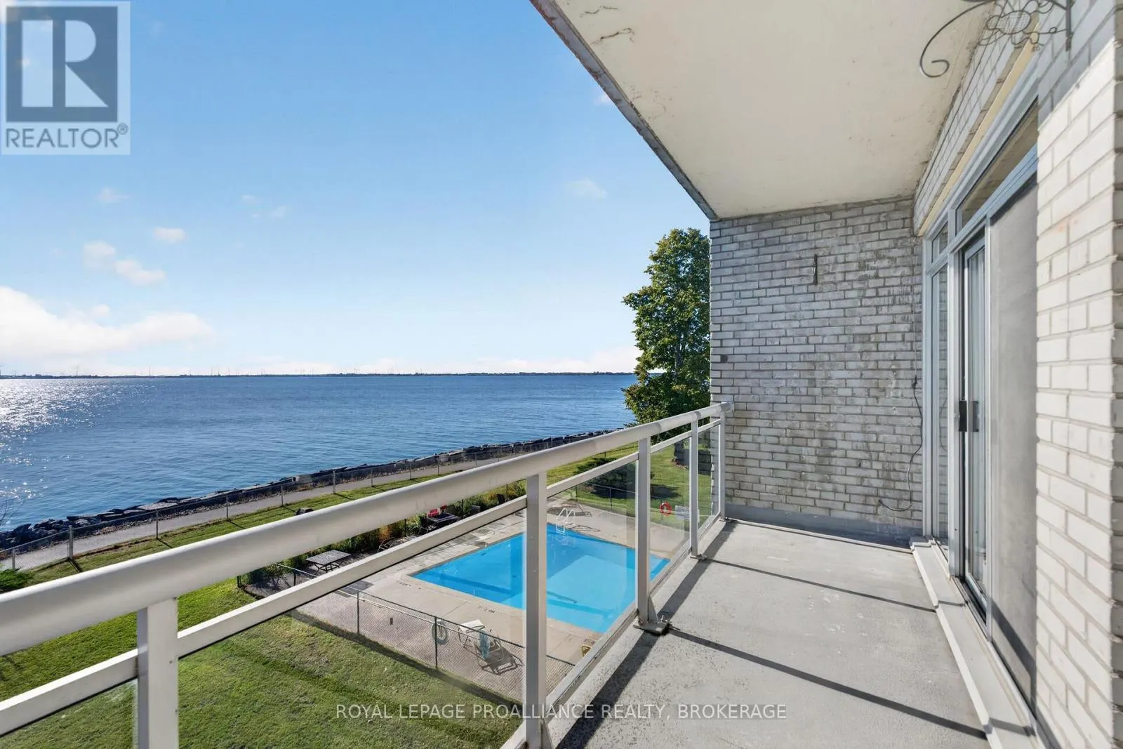 306 - 1 MOWAT AVENUE #306