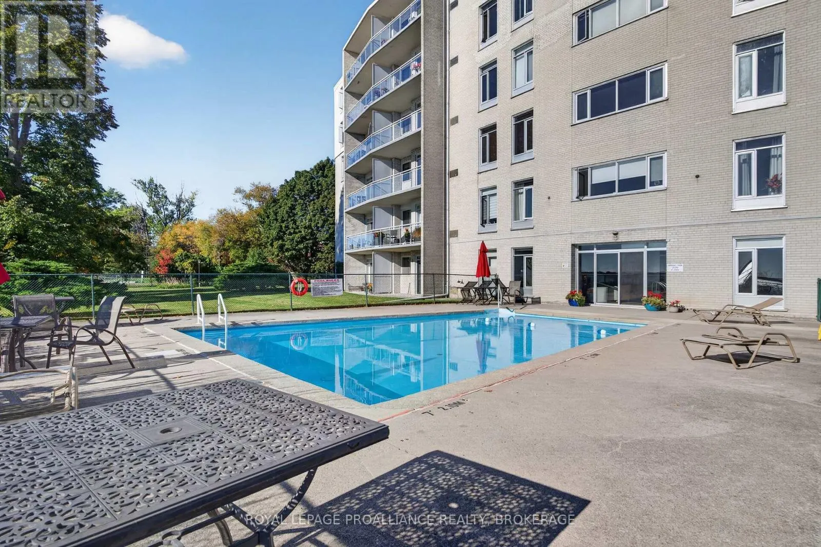 306 - 1 MOWAT AVENUE #306