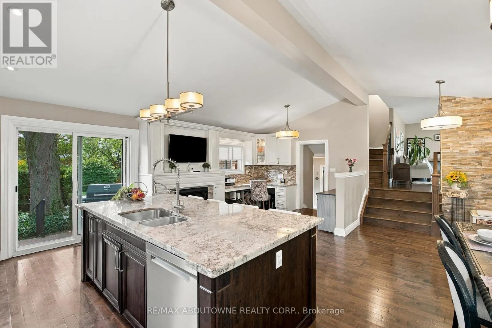 617 SCENIC DRIVE