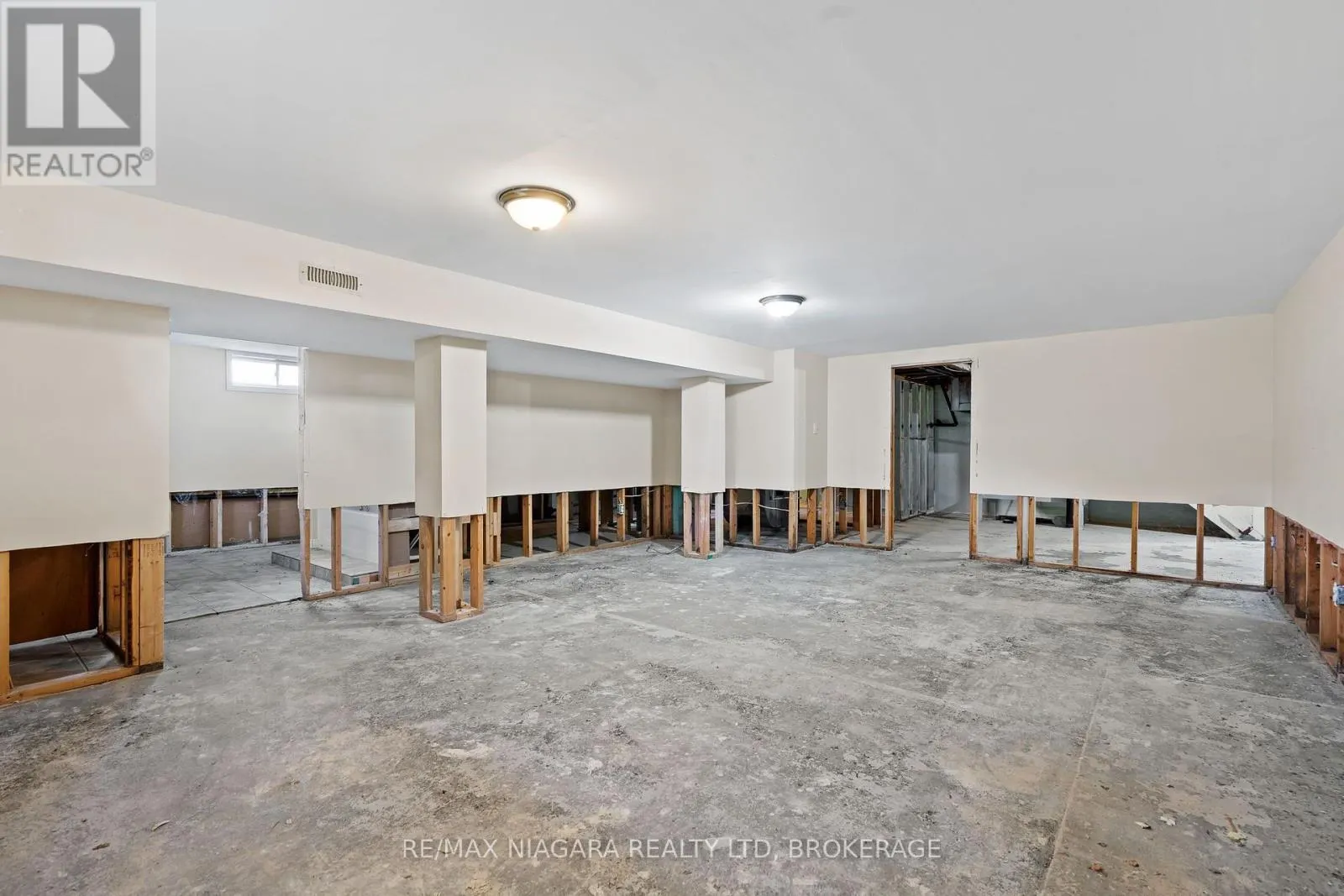 256 KINGSWAY STREET