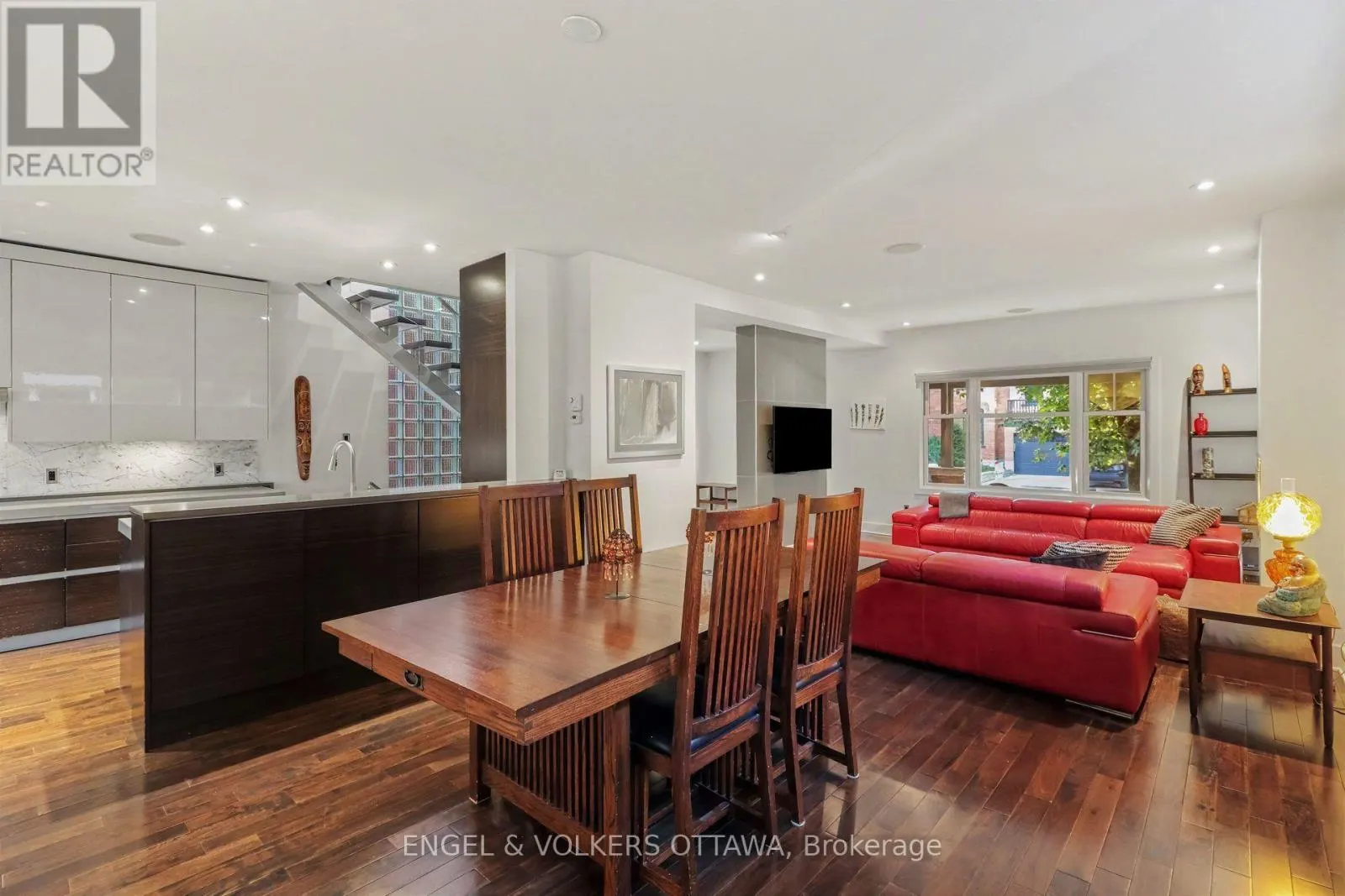 26 MELGUND AVENUE