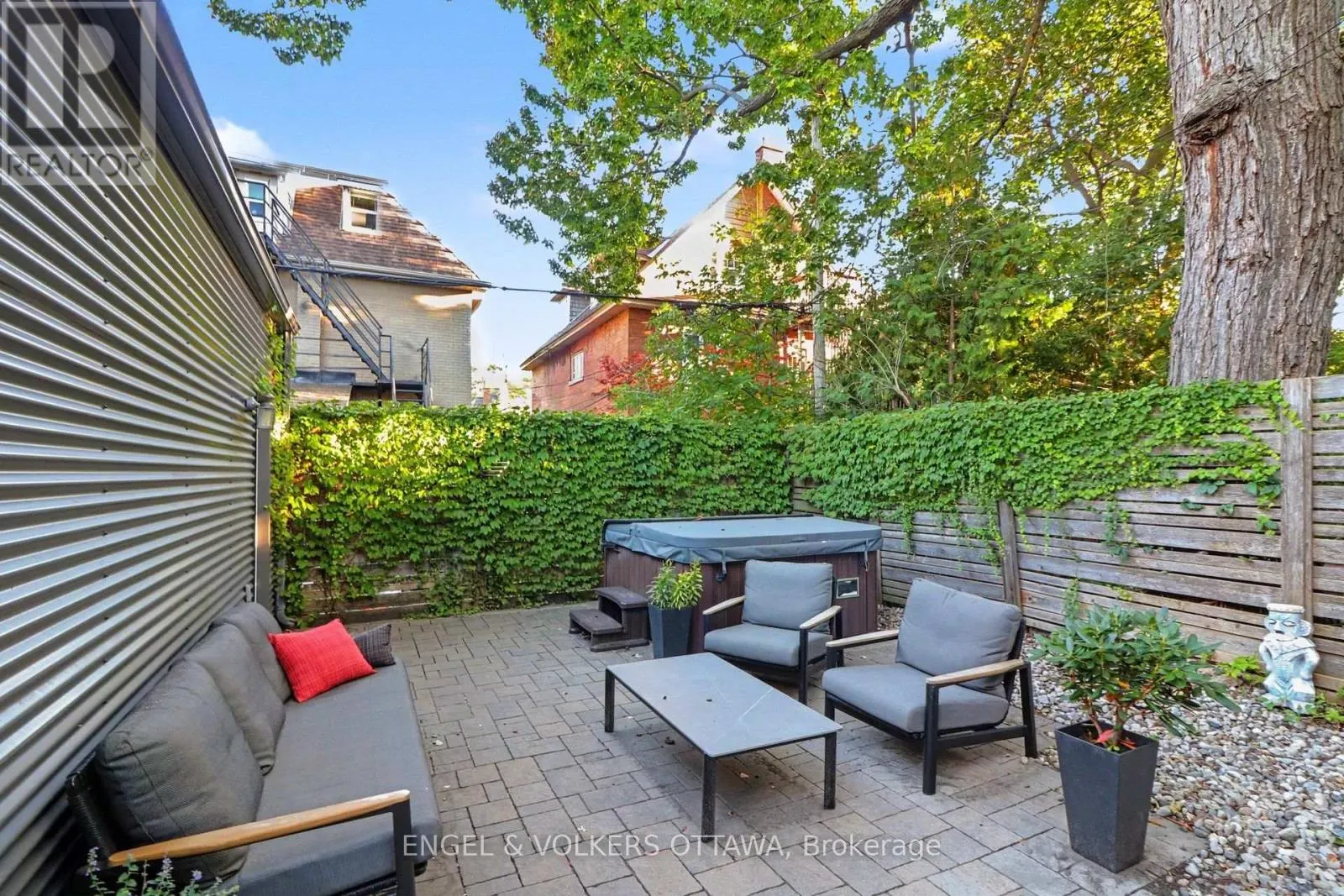 26 MELGUND AVENUE