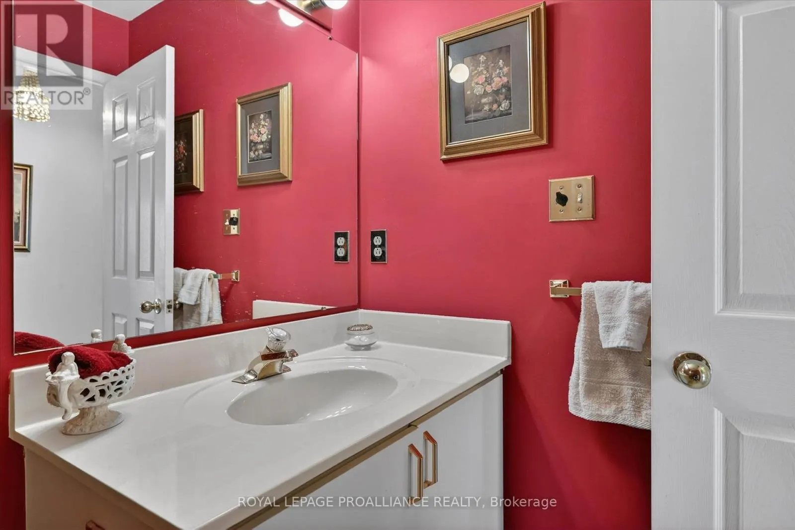 312A - 1099 CLONSILLA AVENUE