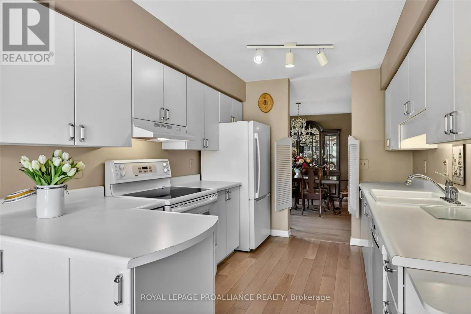 312A - 1099 CLONSILLA AVENUE