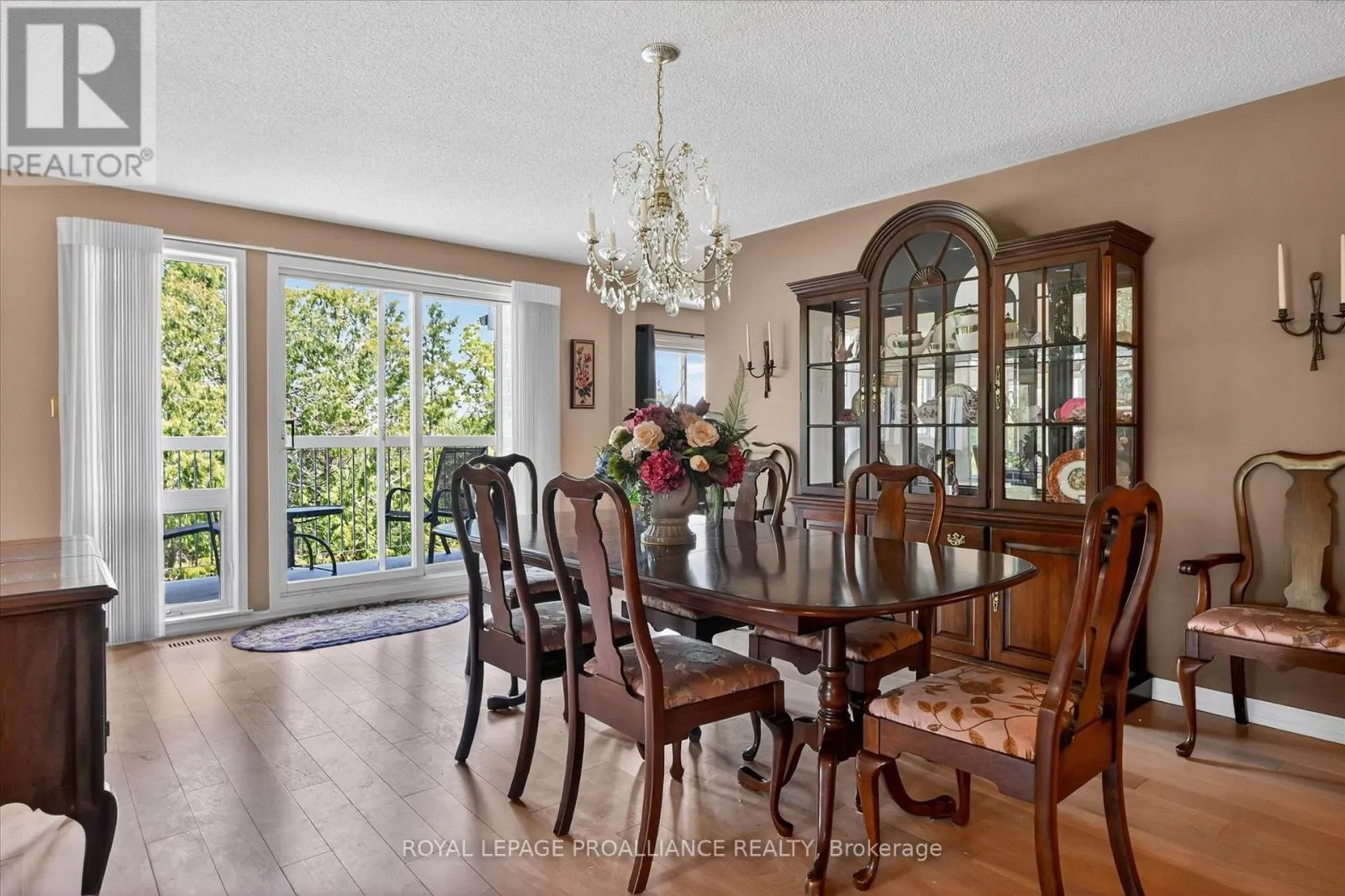 312A - 1099 CLONSILLA AVENUE