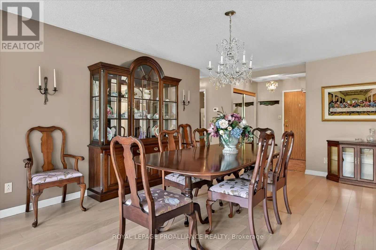 312A - 1099 CLONSILLA AVENUE