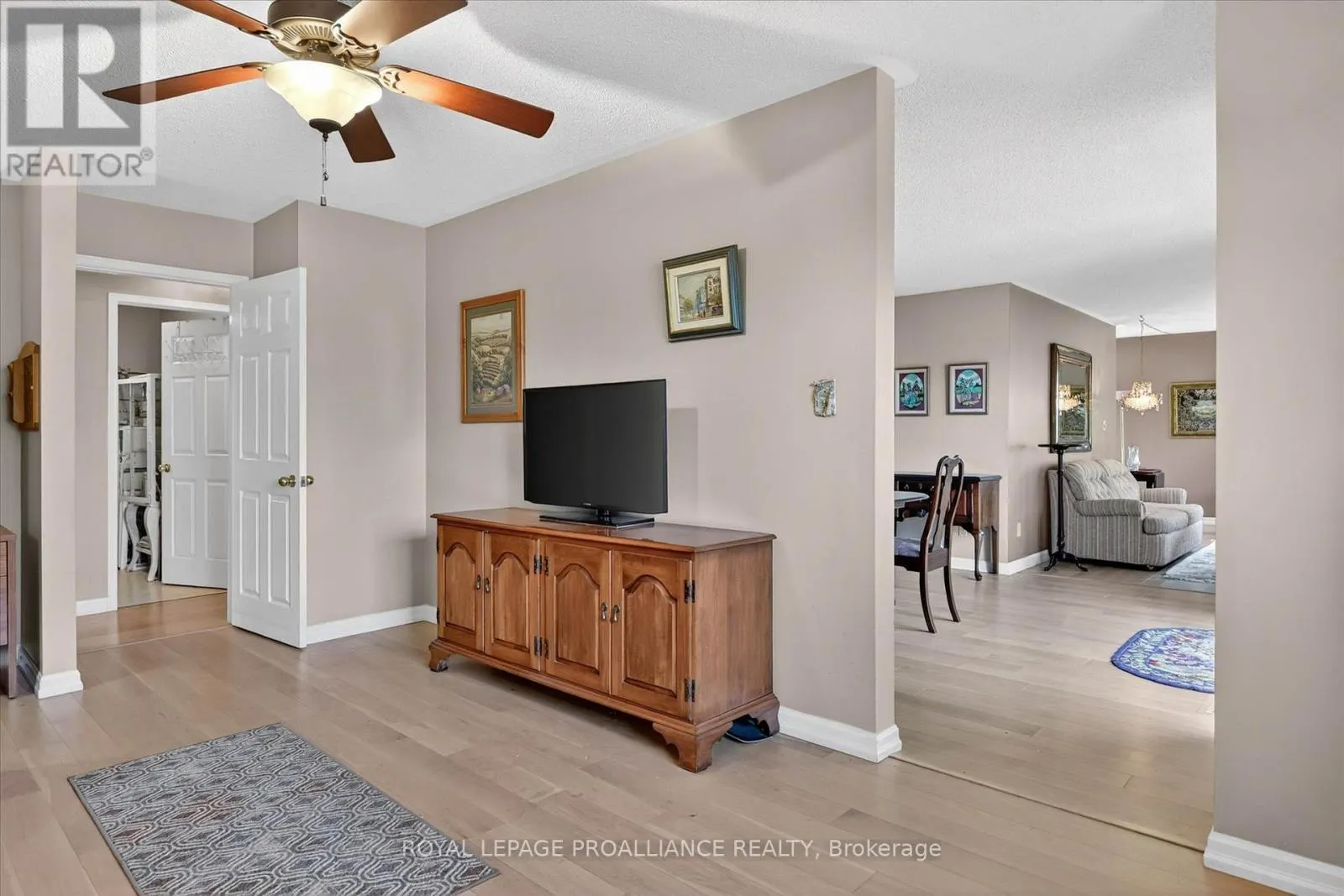 312A - 1099 CLONSILLA AVENUE