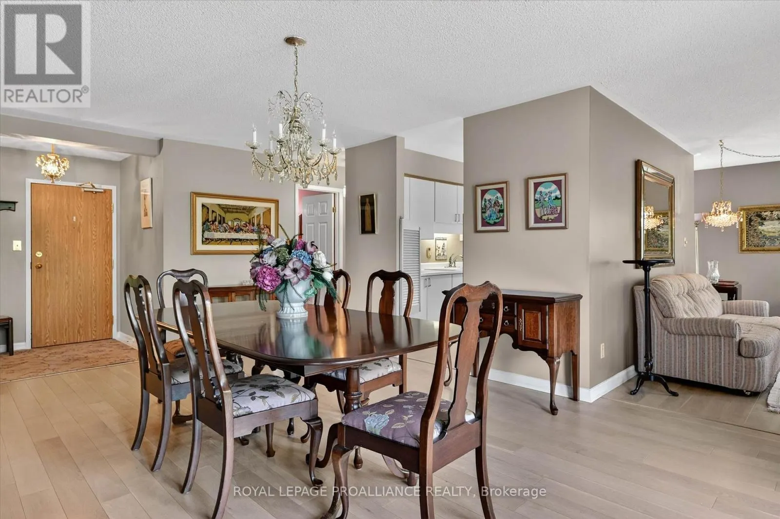 312A - 1099 CLONSILLA AVENUE