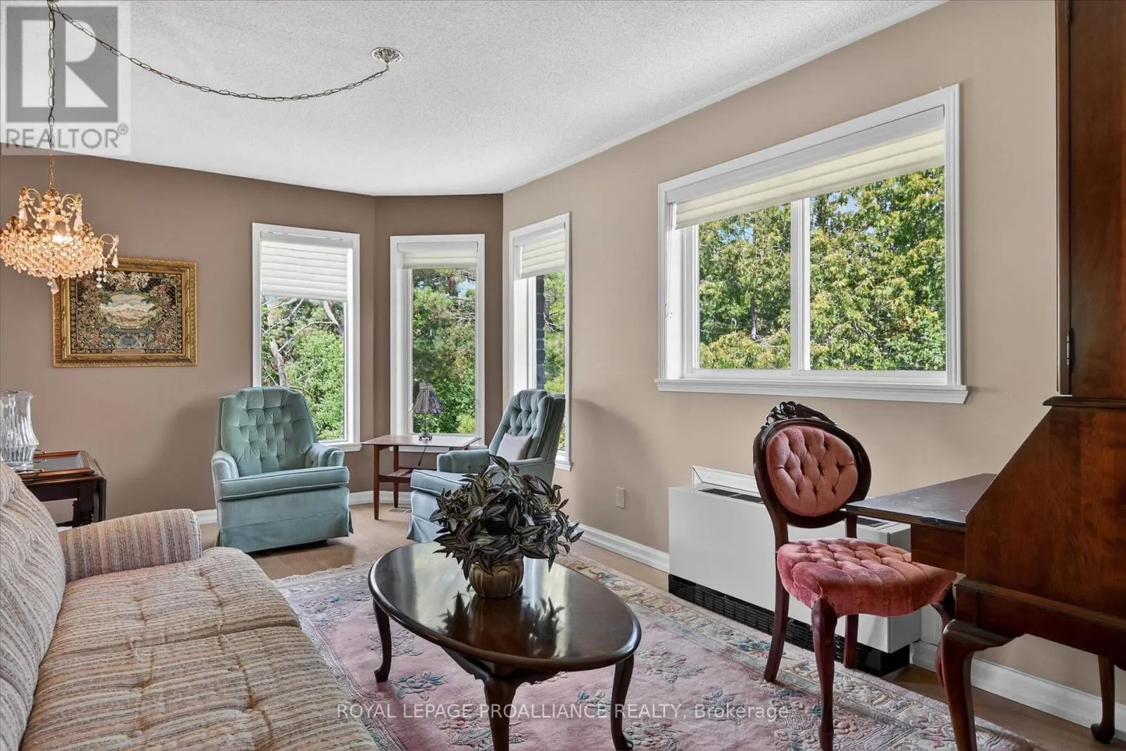 312A - 1099 CLONSILLA AVENUE