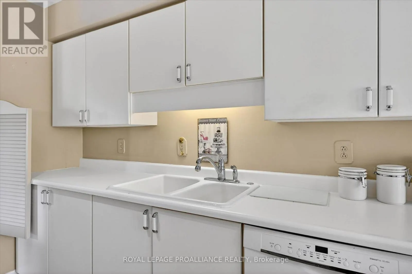 312A - 1099 CLONSILLA AVENUE