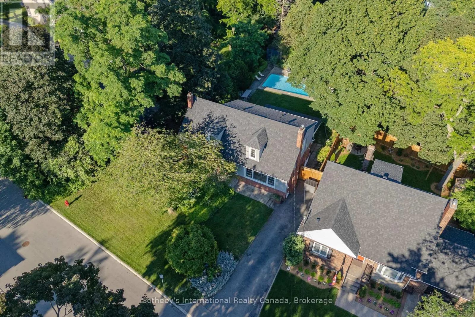 27 ARCADE CRESCENT