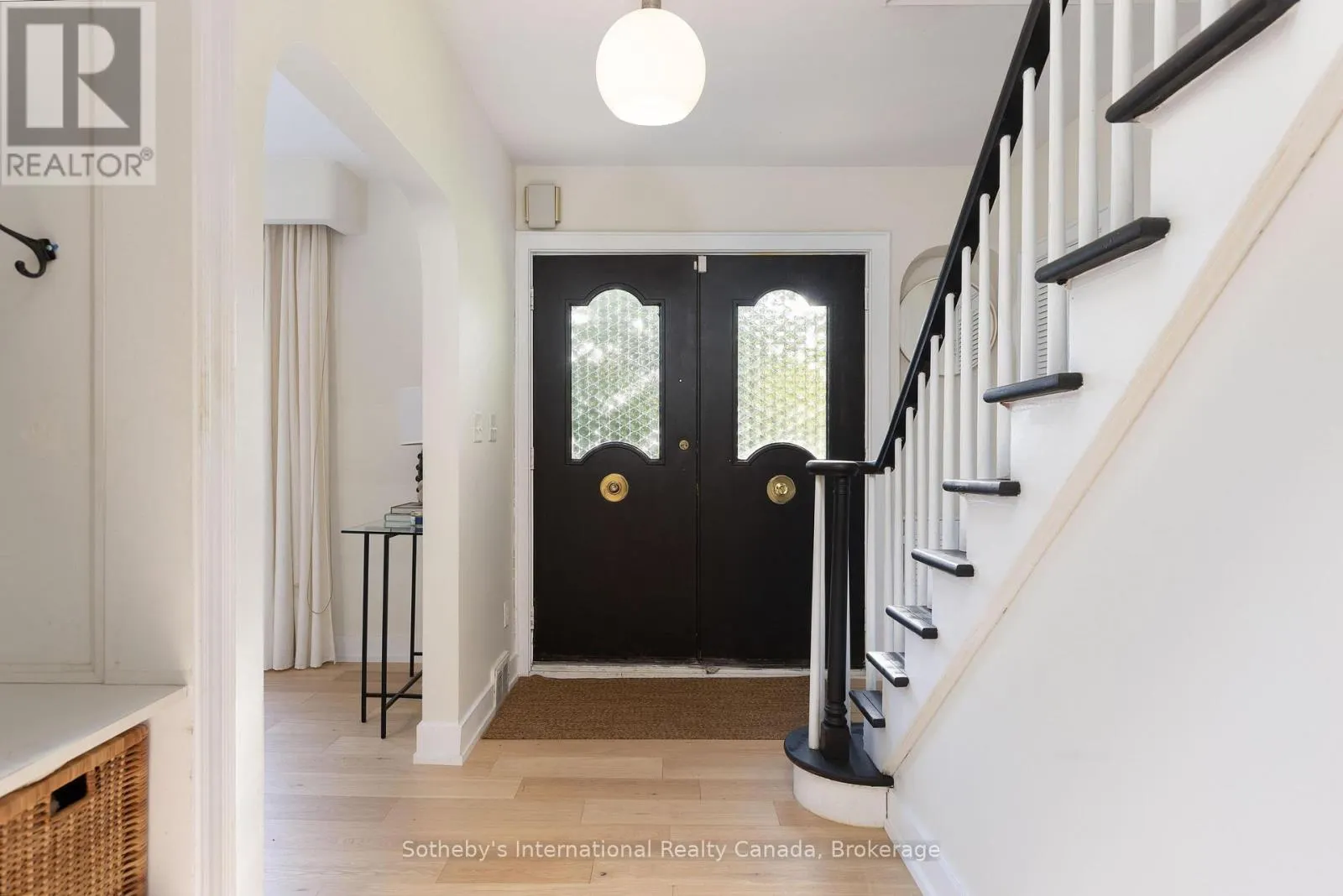 27 ARCADE CRESCENT