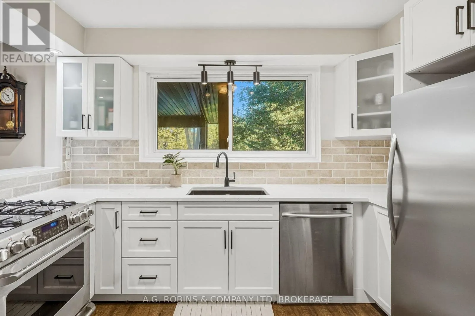 10448 LAKESHORE ROAD