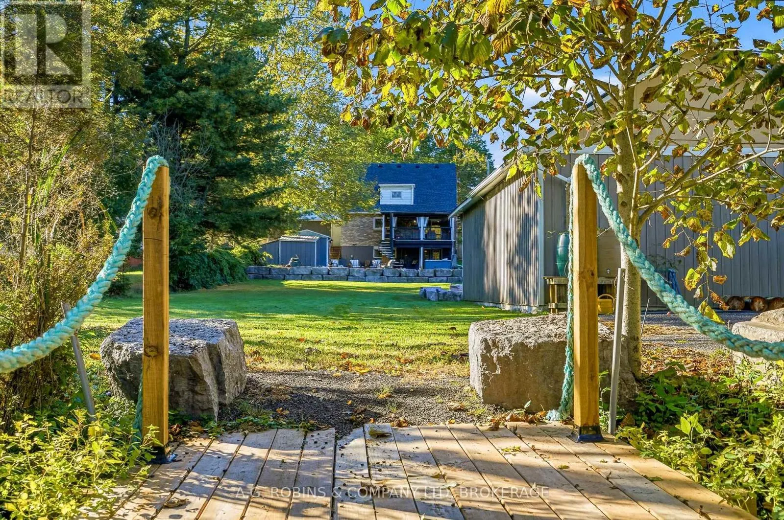 10448 LAKESHORE ROAD