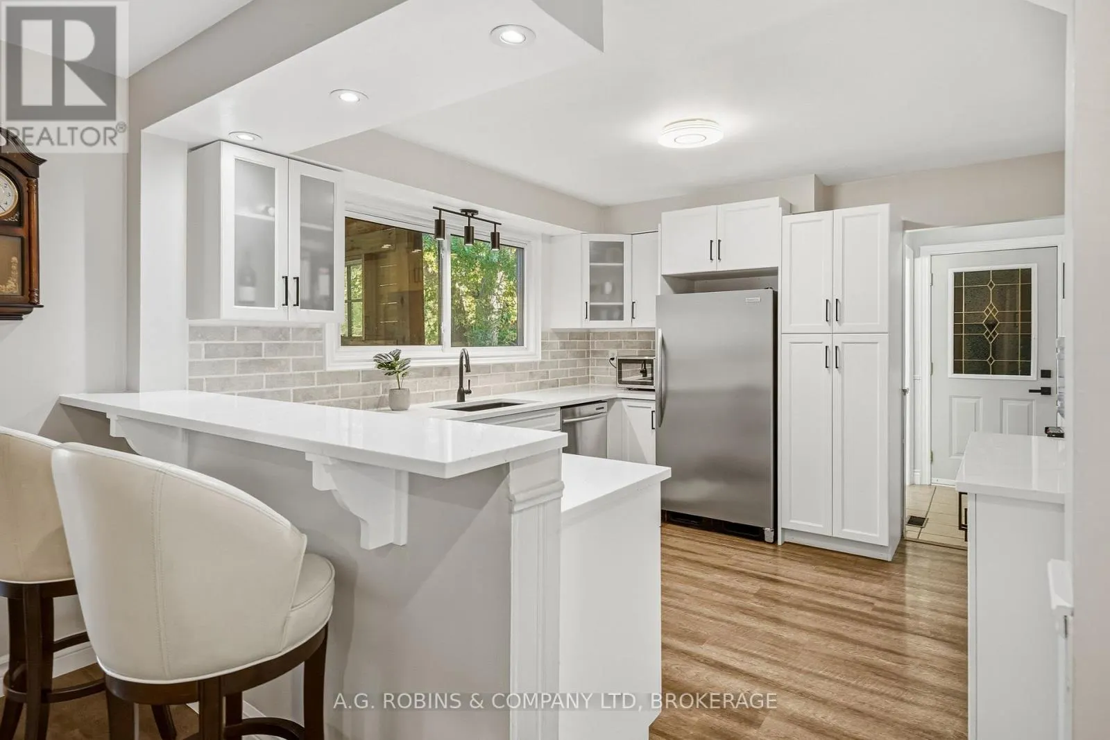 10448 LAKESHORE ROAD