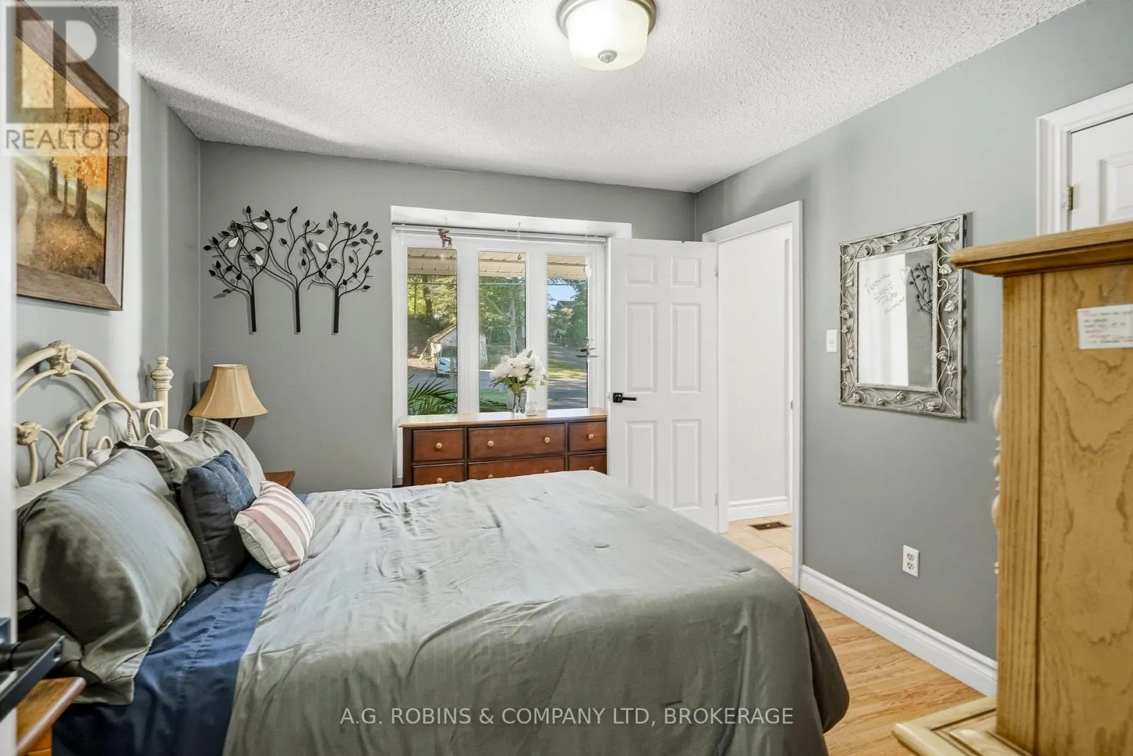 10448 LAKESHORE ROAD