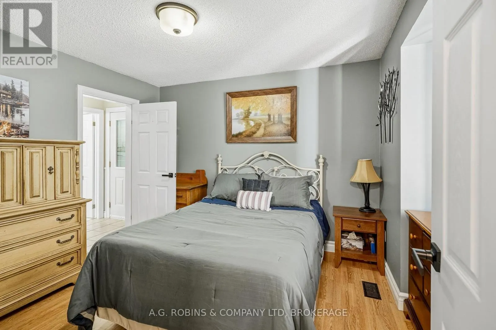 10448 LAKESHORE ROAD