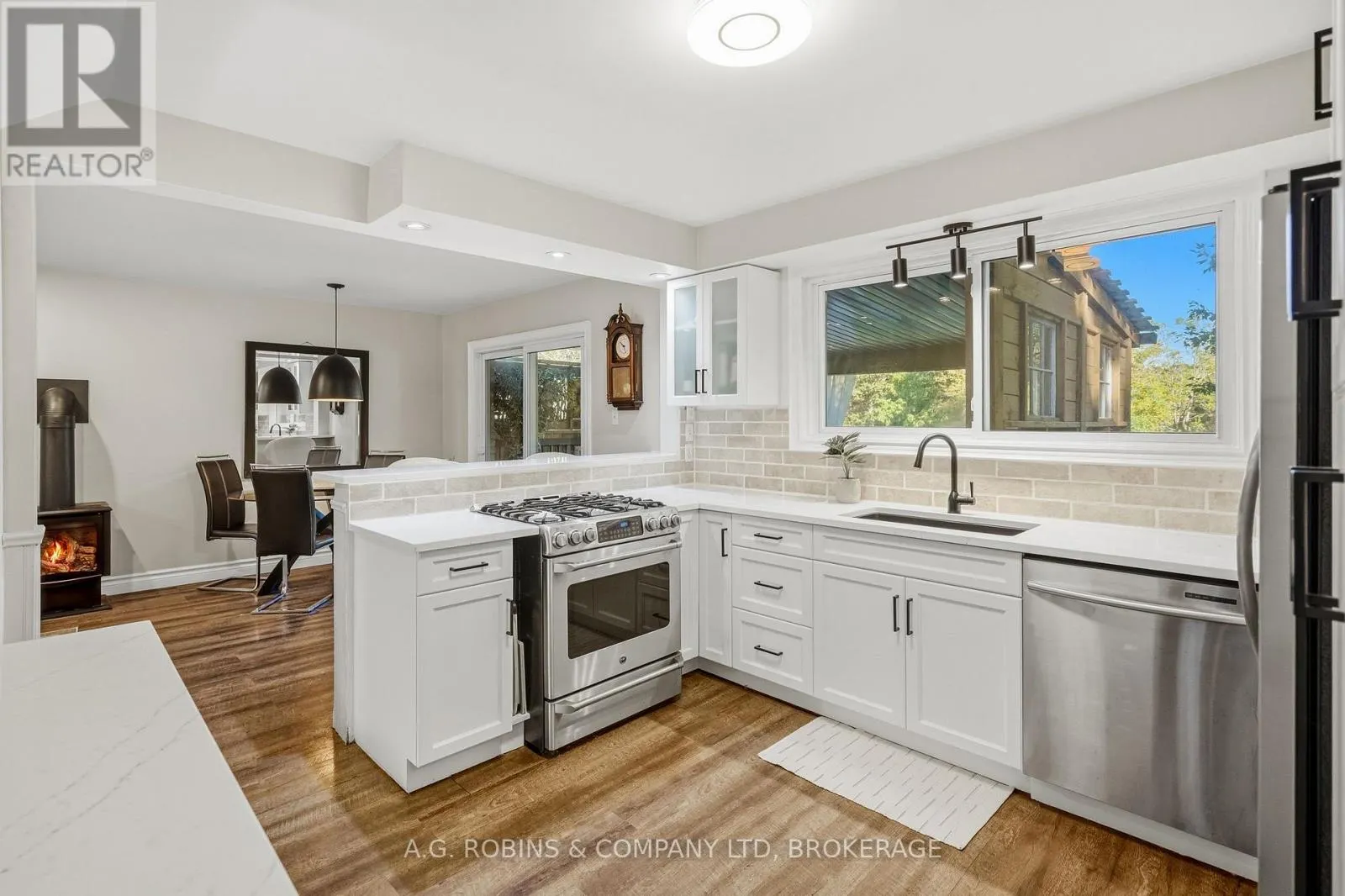 10448 LAKESHORE ROAD