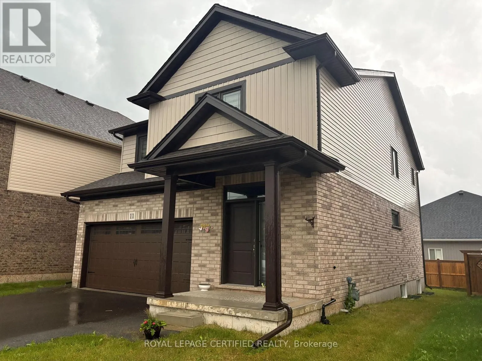 11 ALICIA CRESCENT