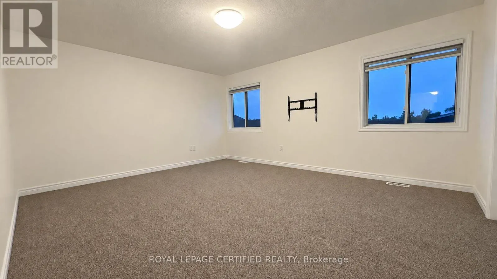 11 ALICIA CRESCENT