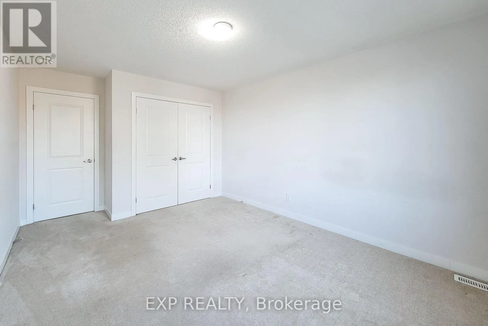 18 TRAILSIDE DRIVE