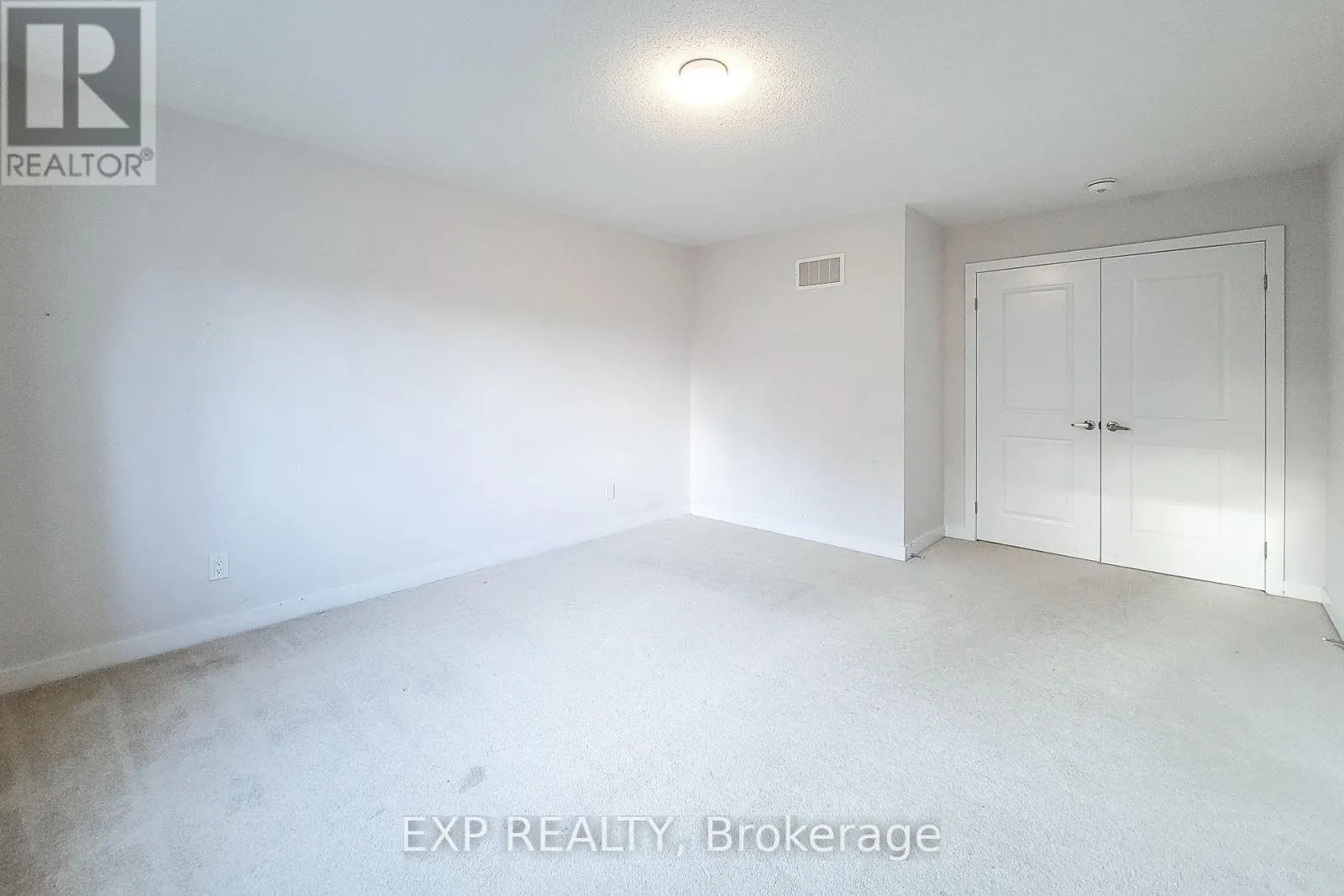 18 TRAILSIDE DRIVE