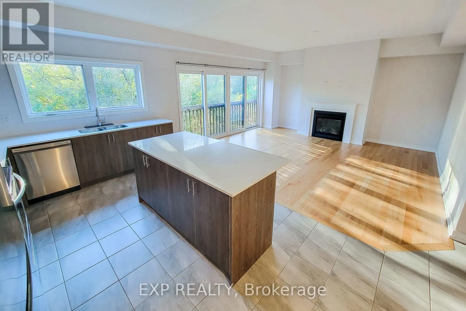 18 TRAILSIDE DRIVE