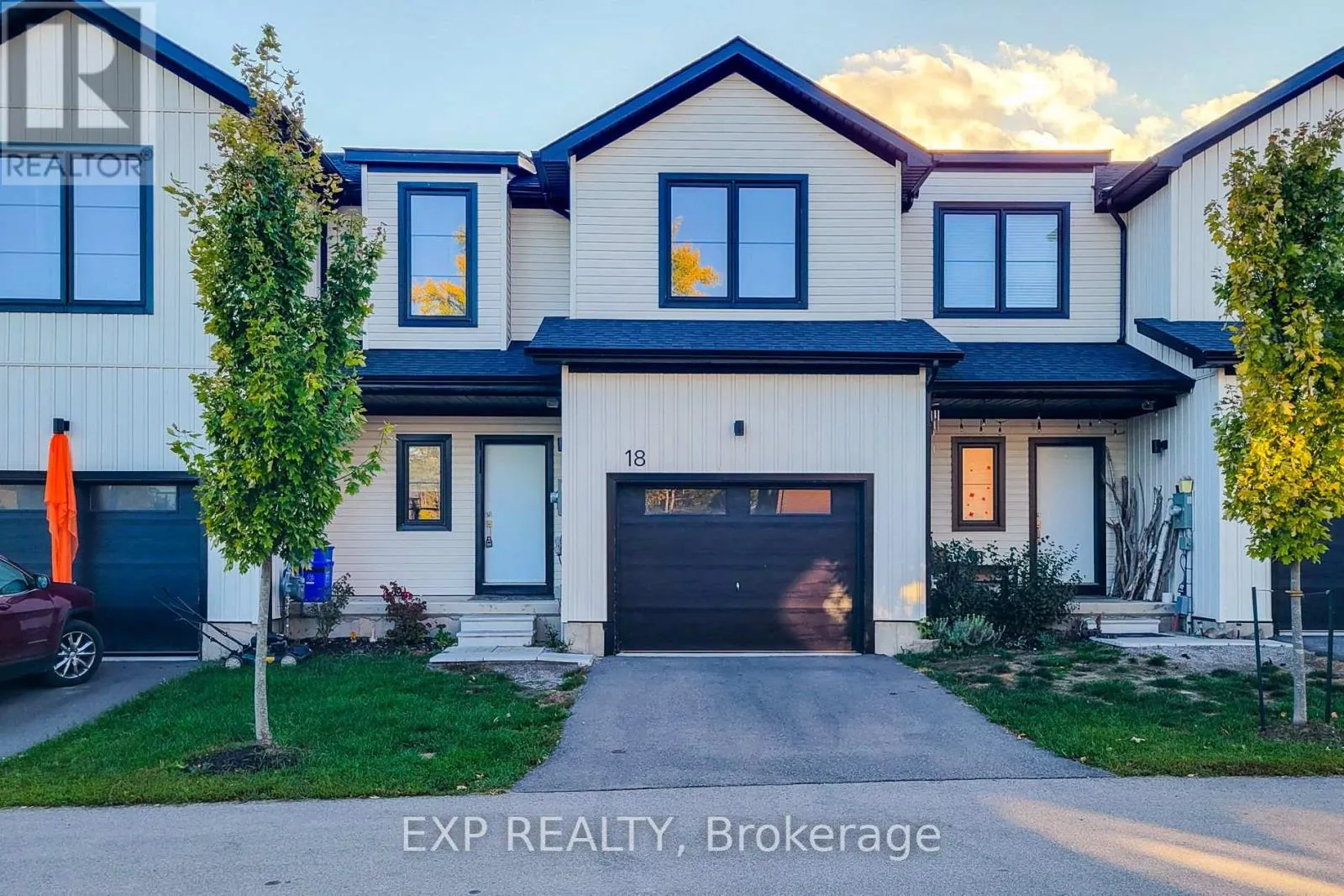 18 TRAILSIDE DRIVE