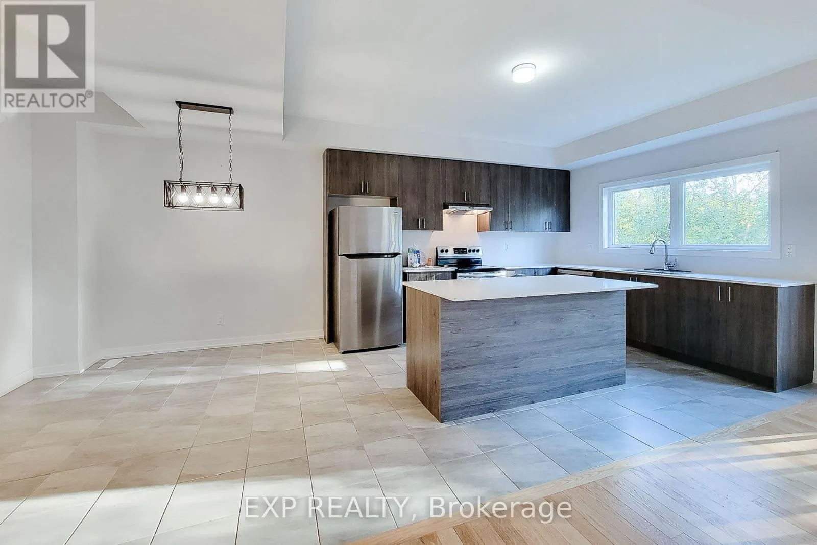 18 TRAILSIDE DRIVE