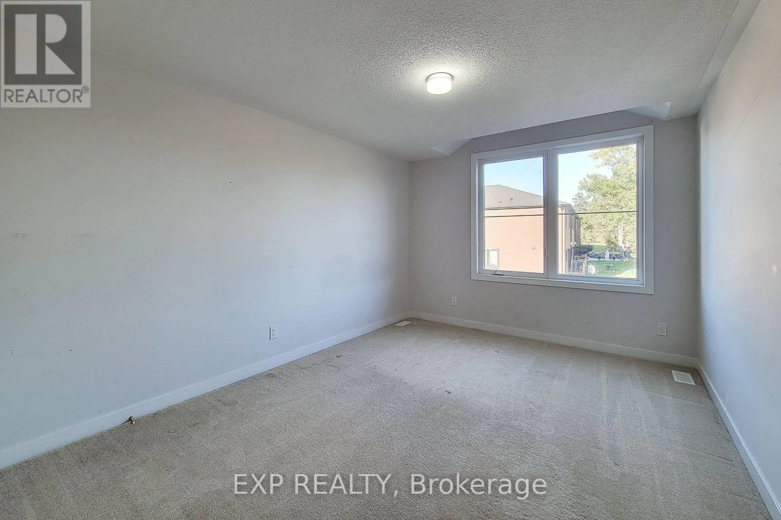 18 TRAILSIDE DRIVE