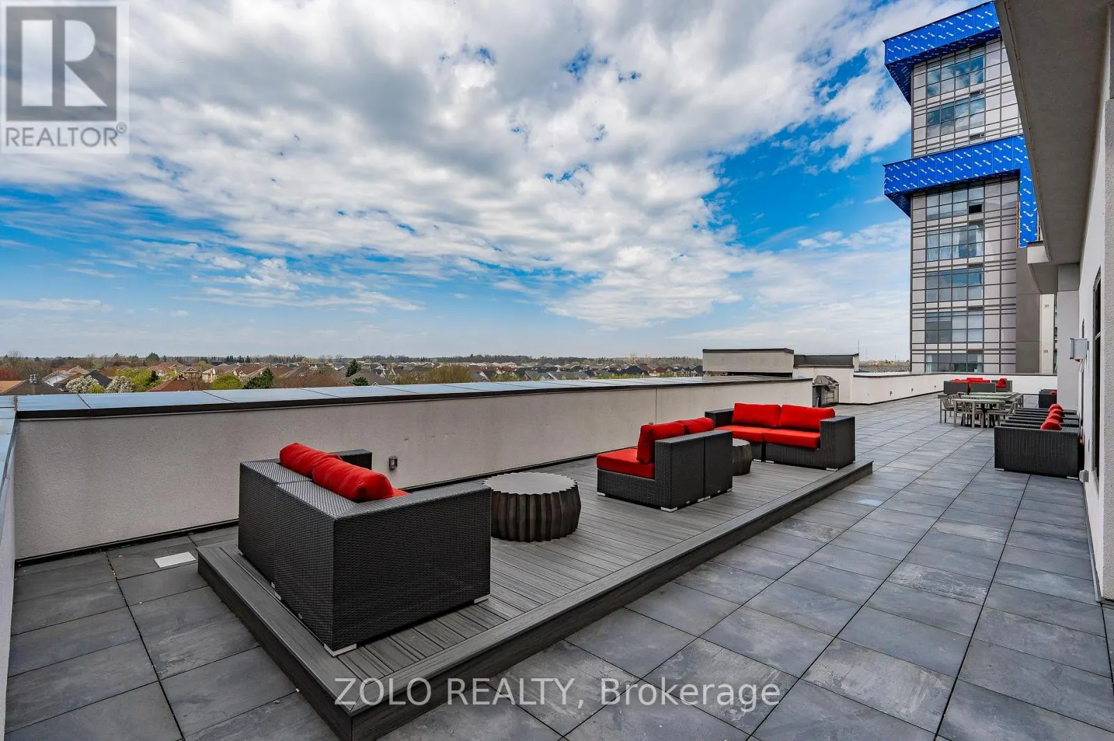 1011 - 470 DUNDAS STREET E