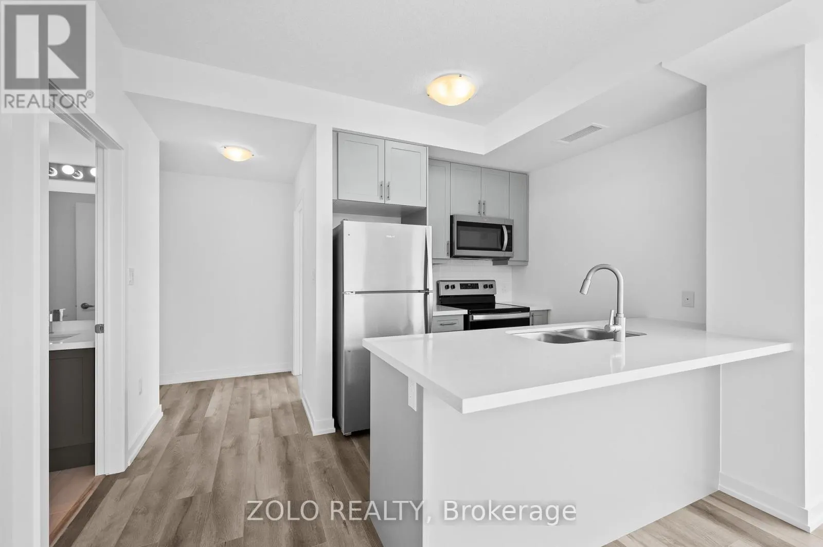 1011 - 470 DUNDAS STREET E