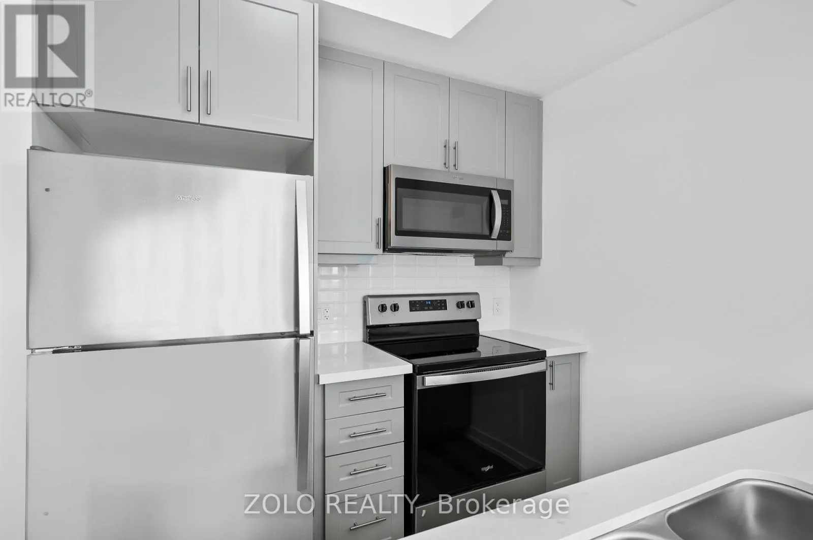 1011 - 470 DUNDAS STREET E