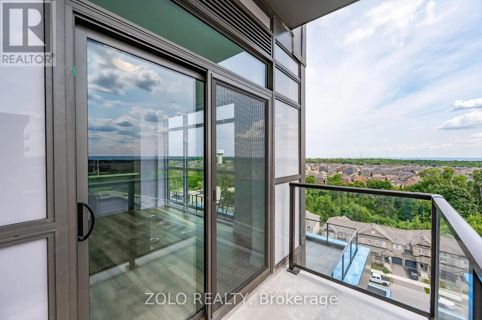 1011 - 470 DUNDAS STREET E