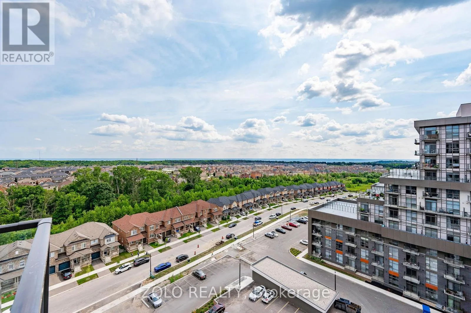 1011 - 470 DUNDAS STREET E