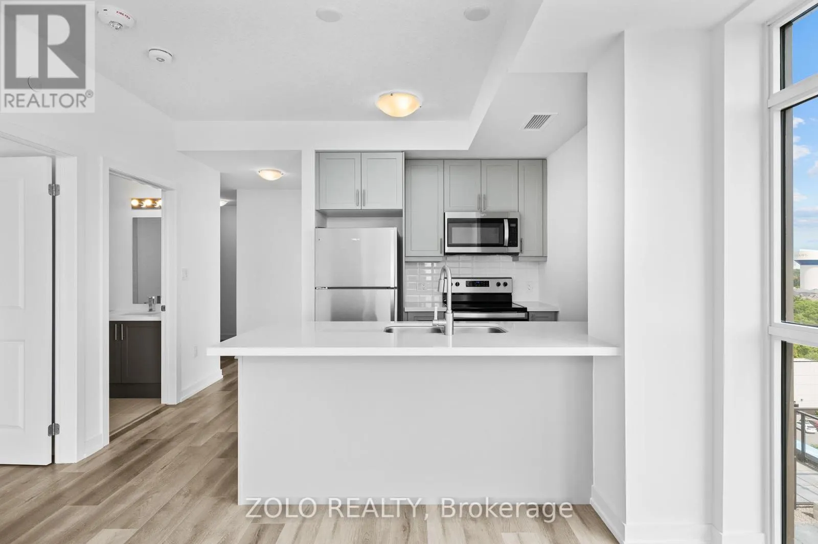 1011 - 470 DUNDAS STREET E