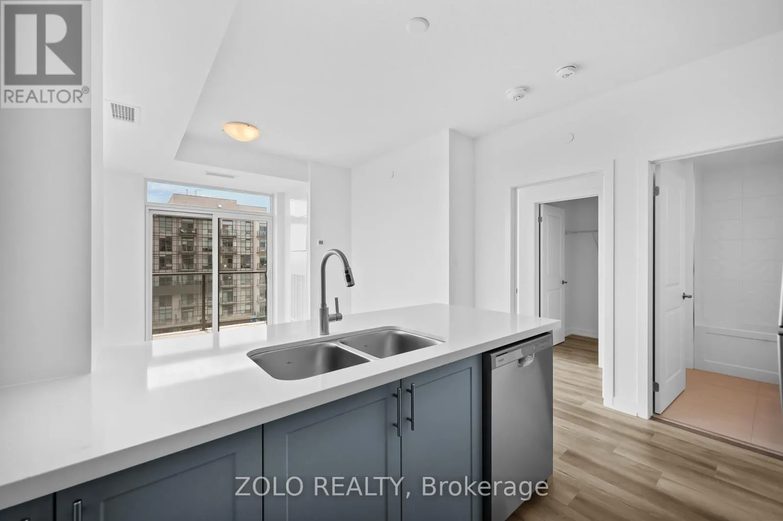 1011 - 470 DUNDAS STREET E