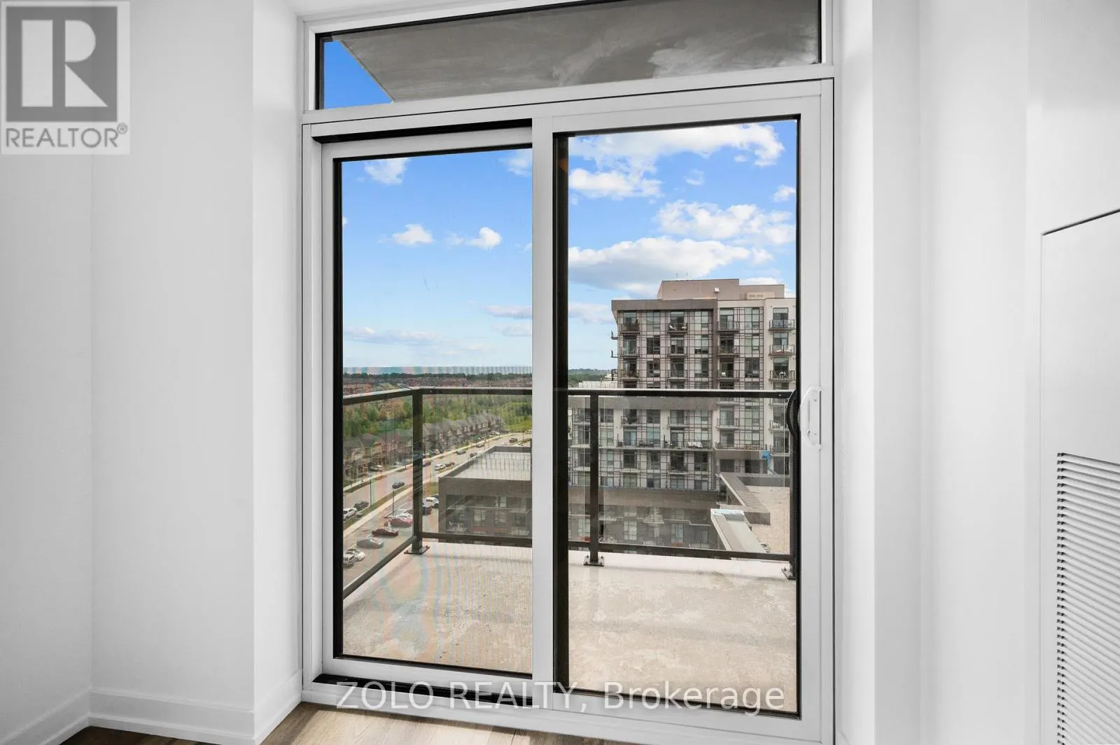 1011 - 470 DUNDAS STREET E