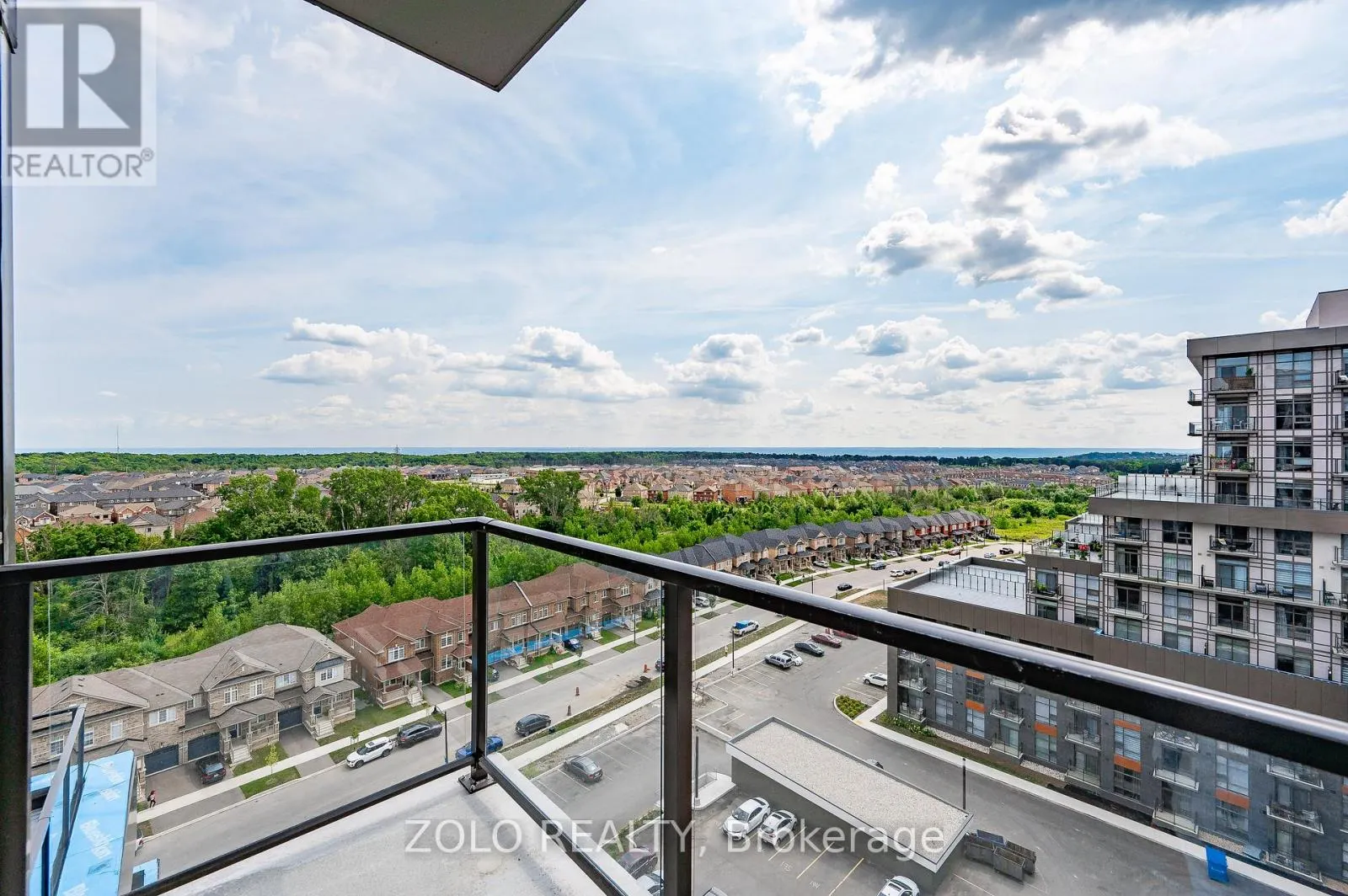 1011 - 470 DUNDAS STREET E