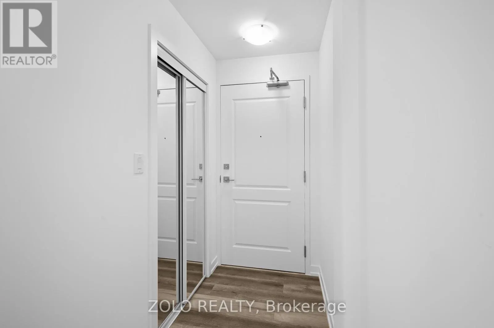 1011 - 470 DUNDAS STREET E